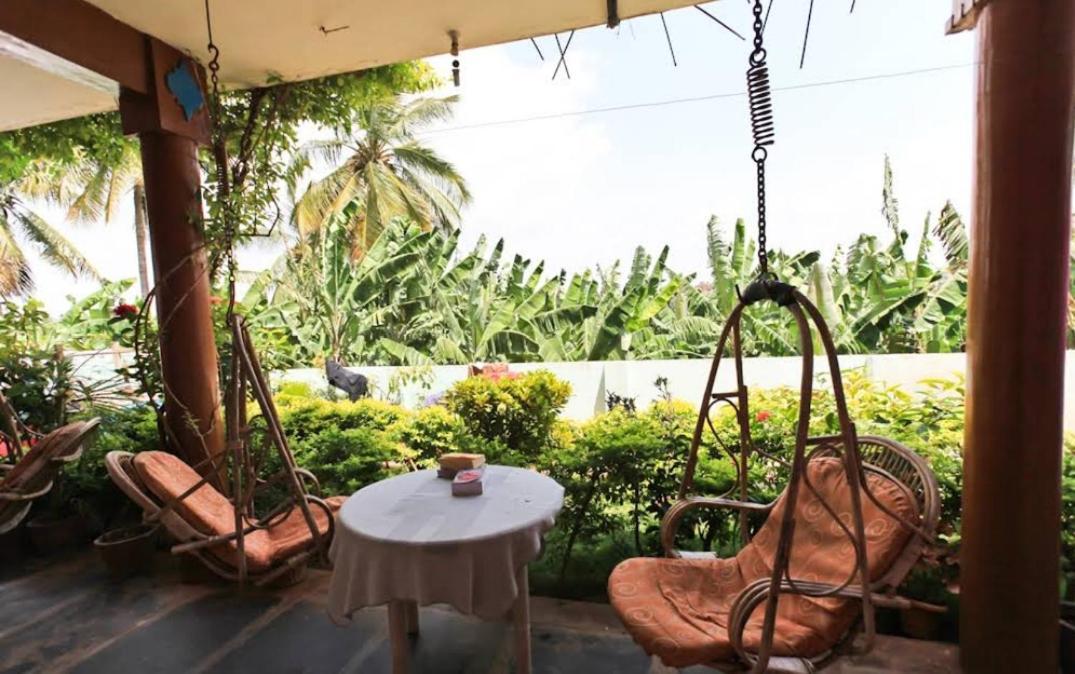Archana Guest House River View ฮัมปี ภายนอก รูปภาพ