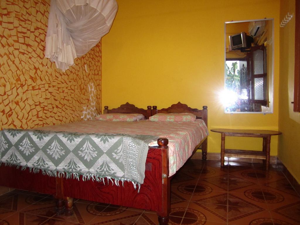 Archana Guest House River View ฮัมปี ภายนอก รูปภาพ