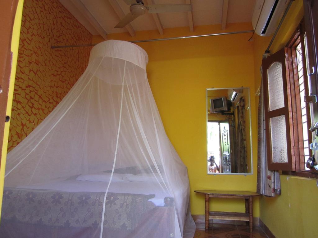 Archana Guest House River View ฮัมปี ห้อง รูปภาพ