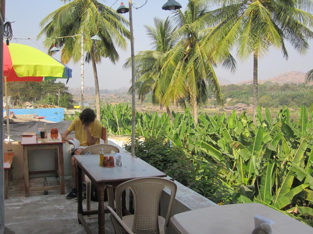 Archana Guest House River View ฮัมปี ภายนอก รูปภาพ
