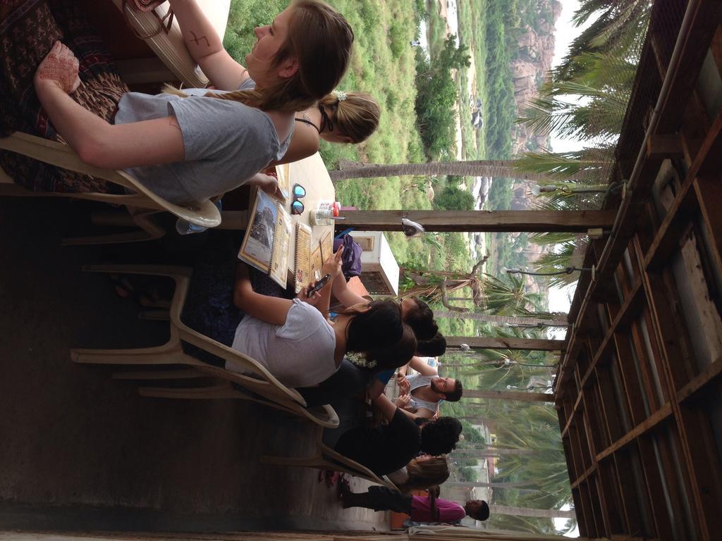 Archana Guest House River View ฮัมปี ภายนอก รูปภาพ